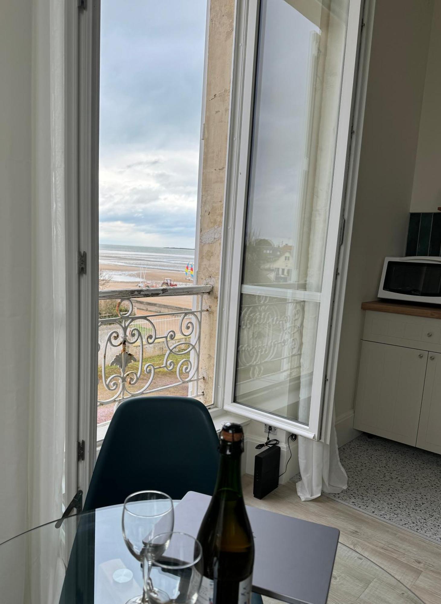Sunny Apt On D-Day Beach With Parking Saint-Côme-de-Fresné Eksteriør billede